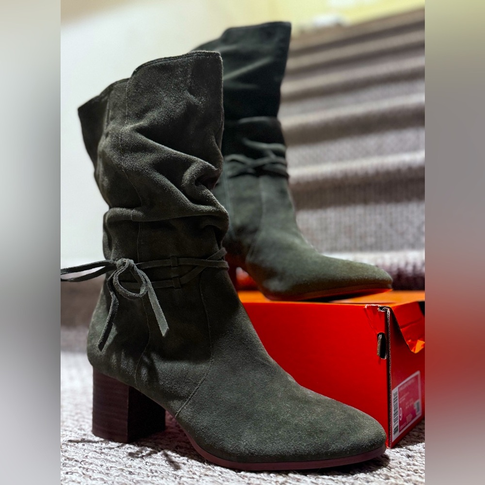 Violet & Red Janine Tall Shaft Suede Boots SIZE 9M